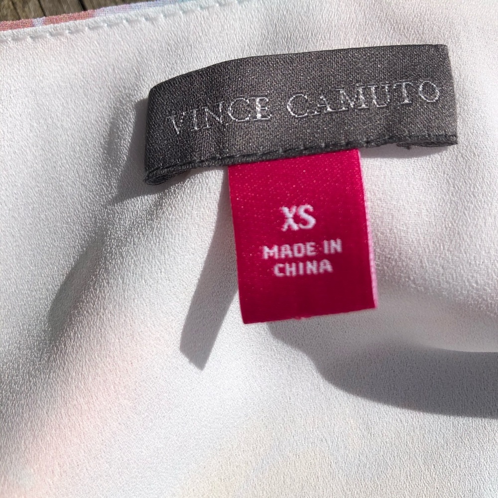 Vince Camuto faded bloom ruffle sleeve blouse - Picture 8 of 8